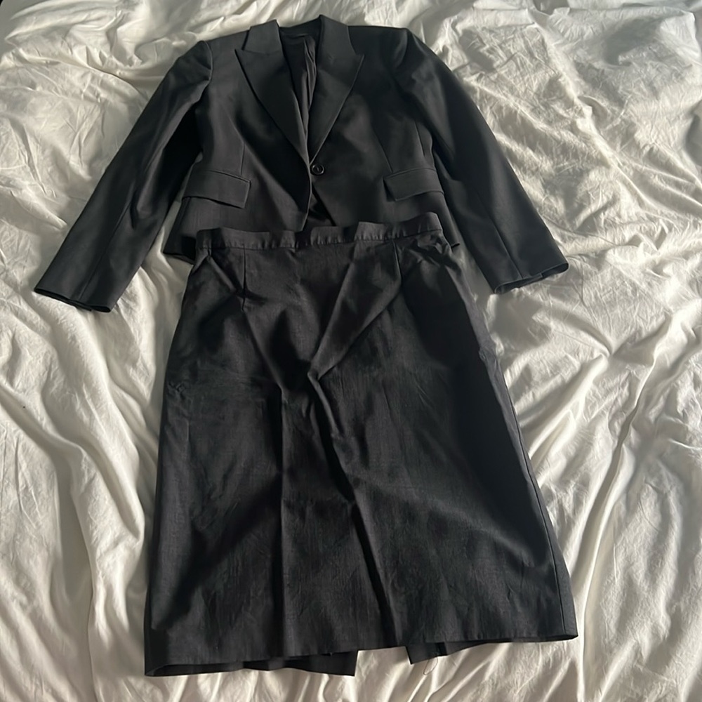 Theory matching skirt suit in charcoal gray. Size 8.